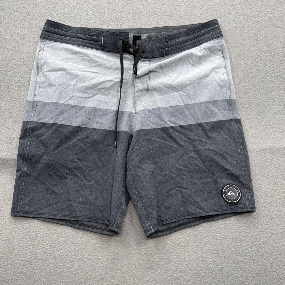 Quiksilver Board Shorts Mens 34 Gray Colorblock Swim Trunks Quick Dry Stretch